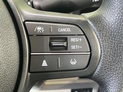 �ڥ����ץƥ��֥��롼������ȥ�����۹�®ƻϩ�Ǥ�Ĺ��Υ���Ԥ��ڤˡ�����ư��®�٤��ݤĥ��롼������ȥ����뤬�����ͷڸ������ƥ��Ϣ�Ȥ��������μ�ξ���Τ��Ƽִ֤��ݤĤ褦��®��Ĵ�ᤷ�Ƥ���ޤ����� 4