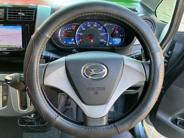 ハンドルの状態が悪いと運転に集中できませんよね。こちらの車、お気軽にお問い合わせください。