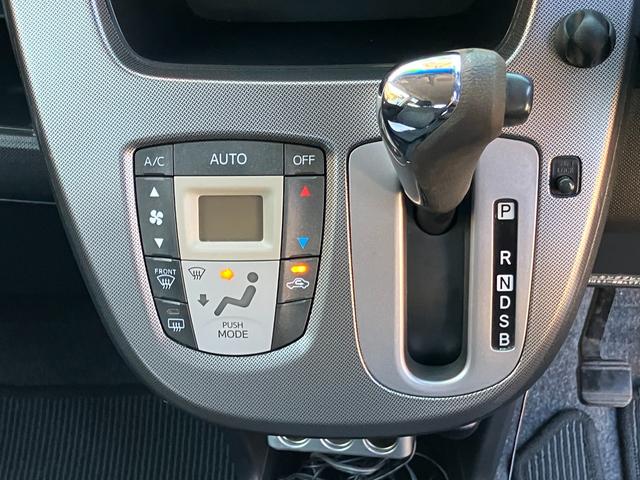 シフトレバー。ぜひ一度お客様の目で確認してください。