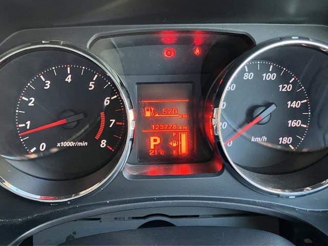 デリカD:5 ナビコレクション M ETC バックカメラ ナビ 両側スライド・片側電動 HID スマートキー 電動格納ミラー 3列シート CVT アルミホイール CD DVD再生 USB 盗難防止システム 衝突安全ボディ ABS ESC(6枚目)