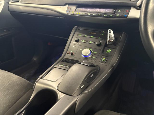 ＣＴ ＣＴ２００ｈ　バージョンＣ　ナビ　オートクルーズコントロール　アルミホイール　オートライト　ヘッドライトウォッシャー　スマートキー　電動格納ミラー　シートヒーター　ＣＶＴ　盗難防止システム　衝突安全ボディ　ＡＢＳ　ＣＤ　エアコン（7枚目）