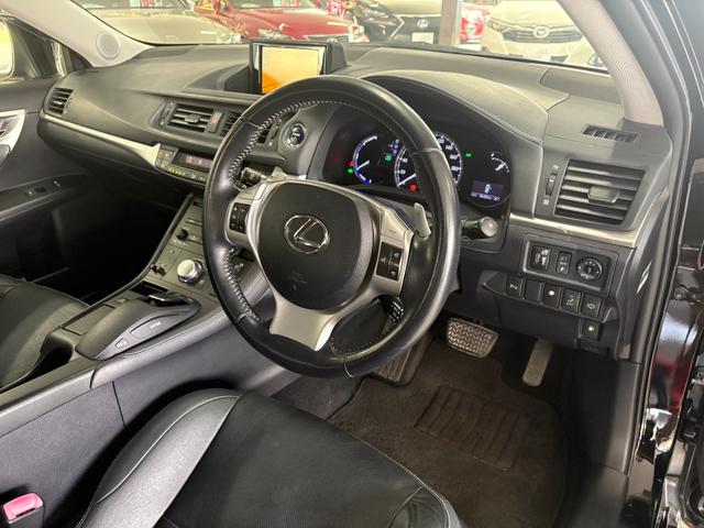 ＣＴ ＣＴ２００ｈ　バージョンＬ　バックカメラ　ナビ　クリアランスソナー　オートクルーズコントロール　アルミホイール　オートライト　ヘッドライトウォッシャー　パワーシート　革シート　スマートキー　電動格納ミラー　シートヒーター　ＣＶＴ（51枚目）