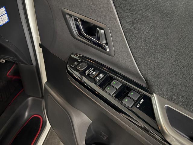 ヴェルファイア ２．４Ｚ　Ｇ’ｓ　Ｗサンルーフ・アルパインＦダウンモニター・ハーフレザーシート・専用１９インチアルミホイール・８インチナビ・ＴＶ・バックカメラ・両側電動スライドドア・オットマン・スマートキー・プッシュスタート（11枚目）