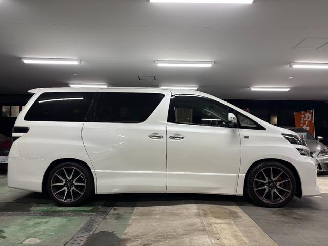 ヴェルファイア ２．４Ｚ　Ｇ’ｓ　Ｗサンルーフ・アルパインＦダウンモニター・ハーフレザーシート・専用１９インチアルミホイール・８インチナビ・ＴＶ・バックカメラ・両側電動スライドドア・オットマン・スマートキー・プッシュスタート（24枚目）