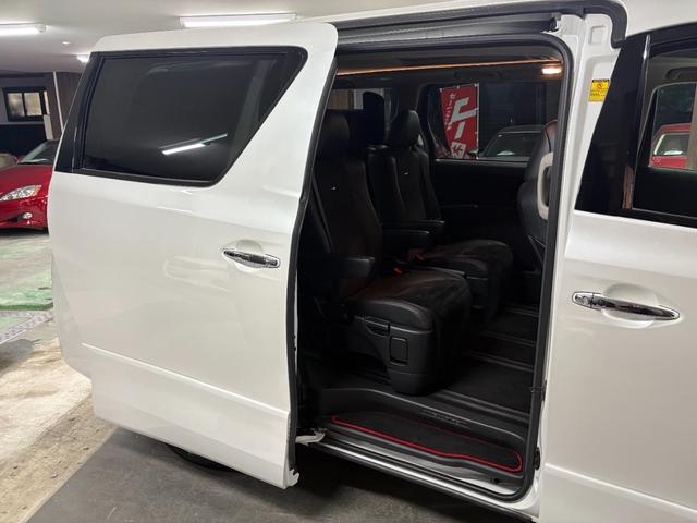 ヴェルファイア ２．４Ｚ　Ｇ’ｓ　Ｗサンルーフ・アルパインＦダウンモニター・ハーフレザーシート・専用１９インチアルミホイール・８インチナビ・ＴＶ・バックカメラ・両側電動スライドドア・オットマン・スマートキー・プッシュスタート（30枚目）