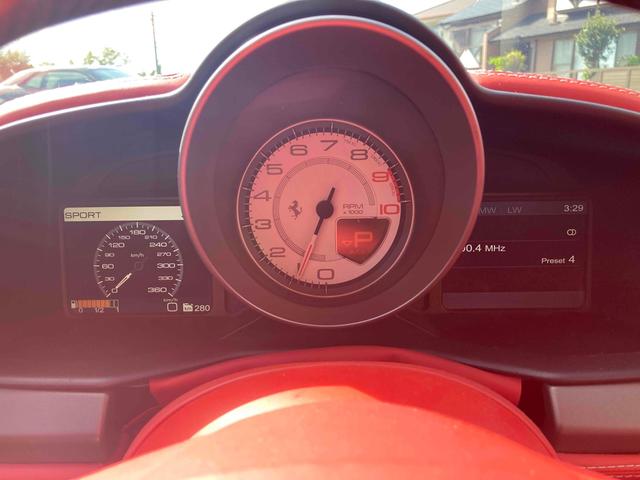 ４５８イタリア ベースグレード　左ハンドル　ＬＥＤカーボンステアリング　ＪＢＬサウンド　ロッソレザーフル電動シート　２０インチアルミホイール　革シート　ノビテックダウンサス　前後ホイールスペーサー　騒音試験成績表付き（27枚目）