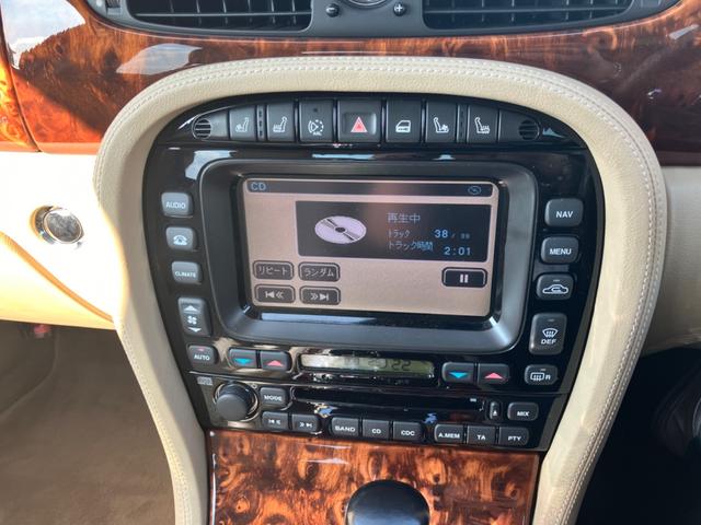 ＸＪ ＸＪ　３．０エグゼクティブ　ＥＴＣ　オートクルーズコントロール　ナビ　アルミホイール　ＡＴ　シートヒーター　キーレスエントリー　盗難防止システム　パワーシート　革シート　ＣＤ　ＡＢＳ（8枚目）