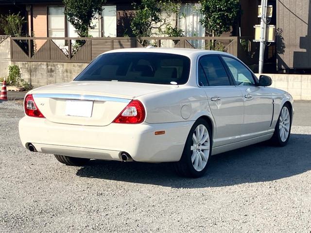 ＸＪ ＸＪ　３．０エグゼクティブ　ＥＴＣ　オートクルーズコントロール　ナビ　アルミホイール　ＡＴ　シートヒーター　キーレスエントリー　盗難防止システム　パワーシート　革シート　ＣＤ　ＡＢＳ（17枚目）
