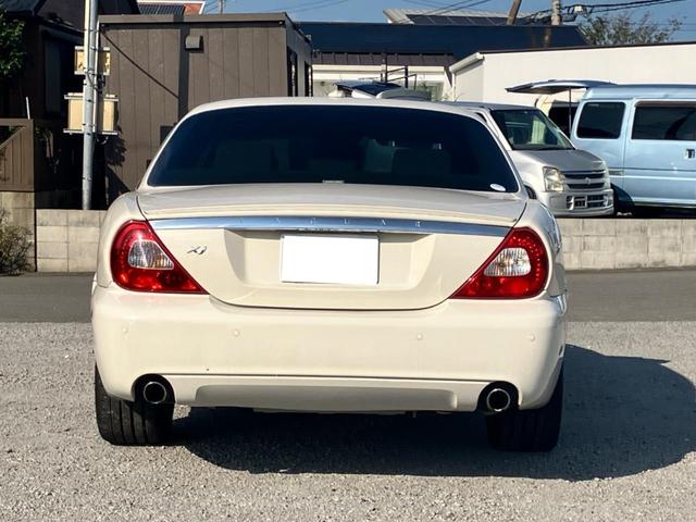 ＸＪ ＸＪ　３．０エグゼクティブ　ＥＴＣ　オートクルーズコントロール　ナビ　アルミホイール　ＡＴ　シートヒーター　キーレスエントリー　盗難防止システム　パワーシート　革シート　ＣＤ　ＡＢＳ（18枚目）