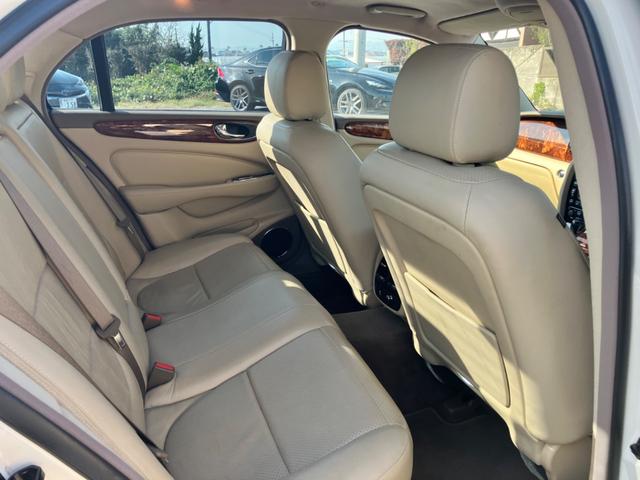 ＸＪ ＸＪ　３．０エグゼクティブ　ＥＴＣ　オートクルーズコントロール　ナビ　アルミホイール　ＡＴ　シートヒーター　キーレスエントリー　盗難防止システム　パワーシート　革シート　ＣＤ　ＡＢＳ（36枚目）