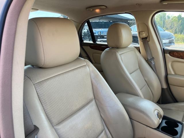 ＸＪ ＸＪ　３．０エグゼクティブ　ＥＴＣ　オートクルーズコントロール　ナビ　アルミホイール　ＡＴ　シートヒーター　キーレスエントリー　盗難防止システム　パワーシート　革シート　ＣＤ　ＡＢＳ（40枚目）