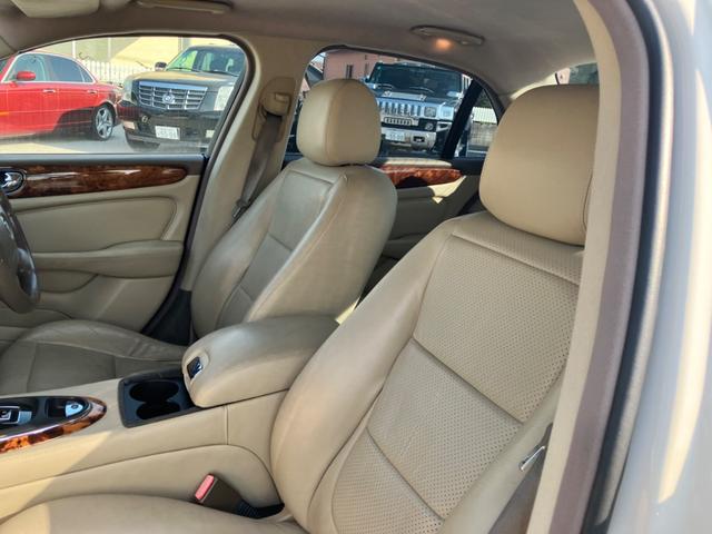 ＸＪ ＸＪ　３．０エグゼクティブ　ＥＴＣ　オートクルーズコントロール　ナビ　アルミホイール　ＡＴ　シートヒーター　キーレスエントリー　盗難防止システム　パワーシート　革シート　ＣＤ　ＡＢＳ（46枚目）