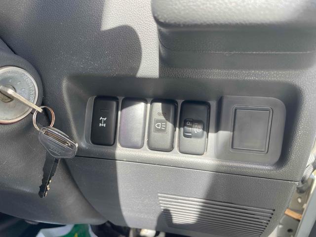 ハイゼットトラック 　４ＷＤ　ＭＴ　アルミホイール　エアコン　パワーウィンドウ　運転席エアバッグ　助手席エアバッグ　ＣＤ　ＭＤ（5枚目）