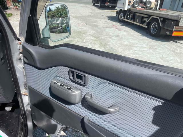 ハイゼットトラック 　４ＷＤ　ＭＴ　アルミホイール　エアコン　パワーウィンドウ　運転席エアバッグ　助手席エアバッグ　ＣＤ　ＭＤ（6枚目）