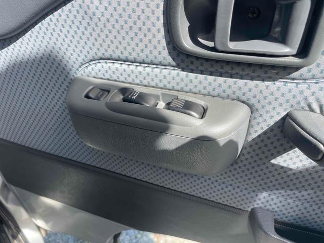 ハイゼットトラック 　４ＷＤ　ＭＴ　アルミホイール　エアコン　パワーウィンドウ　運転席エアバッグ　助手席エアバッグ　ＣＤ　ＭＤ（7枚目）