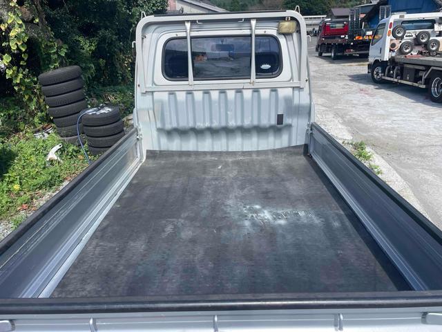ハイゼットトラック 　４ＷＤ　ＭＴ　アルミホイール　エアコン　パワーウィンドウ　運転席エアバッグ　助手席エアバッグ　ＣＤ　ＭＤ（19枚目）