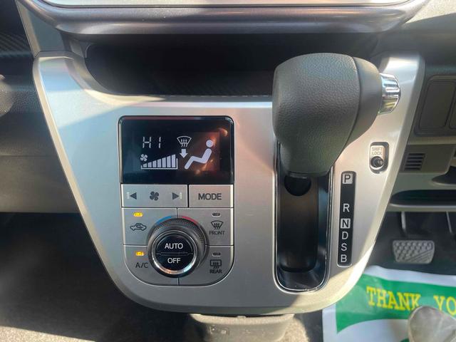 必ず使用するシフトレバー。確りと確認したいですね。