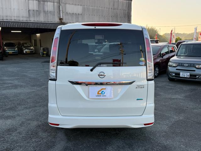 セレナ ハイウェイスター　Ｖセレクション　後席モニター　ナビ　フルセグＴＶ　バックカメラ　Ｂｌｕｅｔｏｏｔｈオーディオ　クルーズコントロール　両側電動スライドドア　ＥＴＣ　オートライト　フォグランプ　ＨＩＤ　アイドリングストップ　スマートキー（6枚目）