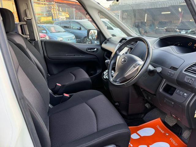 セレナ ハイウェイスター　Ｖセレクション　後席モニター　ナビ　フルセグＴＶ　バックカメラ　Ｂｌｕｅｔｏｏｔｈオーディオ　クルーズコントロール　両側電動スライドドア　ＥＴＣ　オートライト　フォグランプ　ＨＩＤ　アイドリングストップ　スマートキー（9枚目）