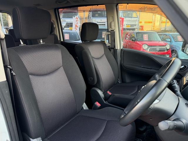 セレナ ハイウェイスター　Ｖセレクション　後席モニター　ナビ　フルセグＴＶ　バックカメラ　Ｂｌｕｅｔｏｏｔｈオーディオ　クルーズコントロール　両側電動スライドドア　ＥＴＣ　オートライト　フォグランプ　ＨＩＤ　アイドリングストップ　スマートキー（10枚目）