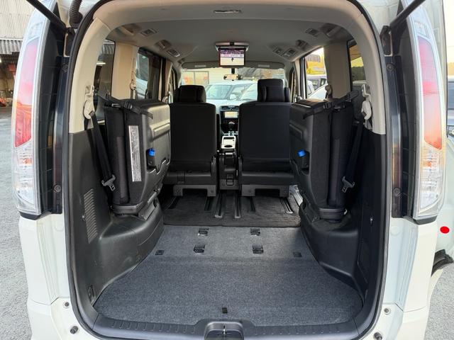 セレナ ハイウェイスター　Ｖセレクション　後席モニター　ナビ　フルセグＴＶ　バックカメラ　Ｂｌｕｅｔｏｏｔｈオーディオ　クルーズコントロール　両側電動スライドドア　ＥＴＣ　オートライト　フォグランプ　ＨＩＤ　アイドリングストップ　スマートキー（15枚目）