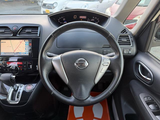 セレナ ハイウェイスター　Ｖセレクション　後席モニター　ナビ　フルセグＴＶ　バックカメラ　Ｂｌｕｅｔｏｏｔｈオーディオ　クルーズコントロール　両側電動スライドドア　ＥＴＣ　オートライト　フォグランプ　ＨＩＤ　アイドリングストップ　スマートキー（17枚目）