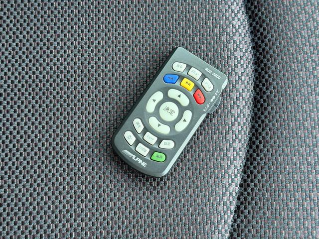 セレナ ハイウェイスター　Ｖセレクション　後席モニター　ナビ　フルセグＴＶ　バックカメラ　Ｂｌｕｅｔｏｏｔｈオーディオ　クルーズコントロール　両側電動スライドドア　ＥＴＣ　オートライト　フォグランプ　ＨＩＤ　アイドリングストップ　スマートキー（26枚目）