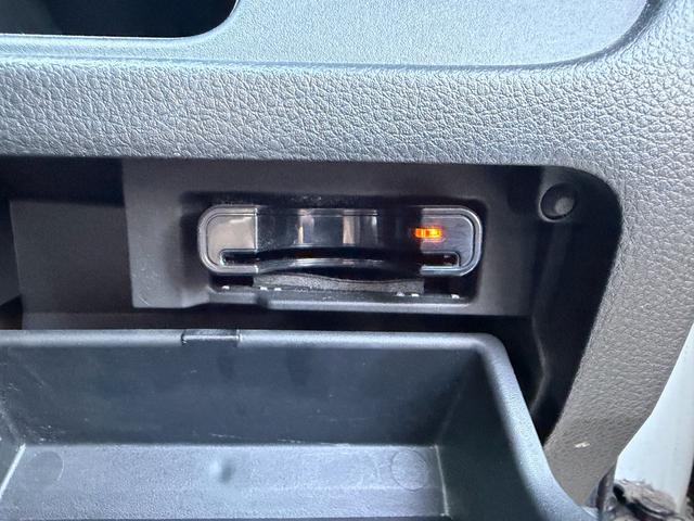 セレナ ハイウェイスター　Ｖセレクション　後席モニター　ナビ　フルセグＴＶ　バックカメラ　Ｂｌｕｅｔｏｏｔｈオーディオ　クルーズコントロール　両側電動スライドドア　ＥＴＣ　オートライト　フォグランプ　ＨＩＤ　アイドリングストップ　スマートキー（27枚目）