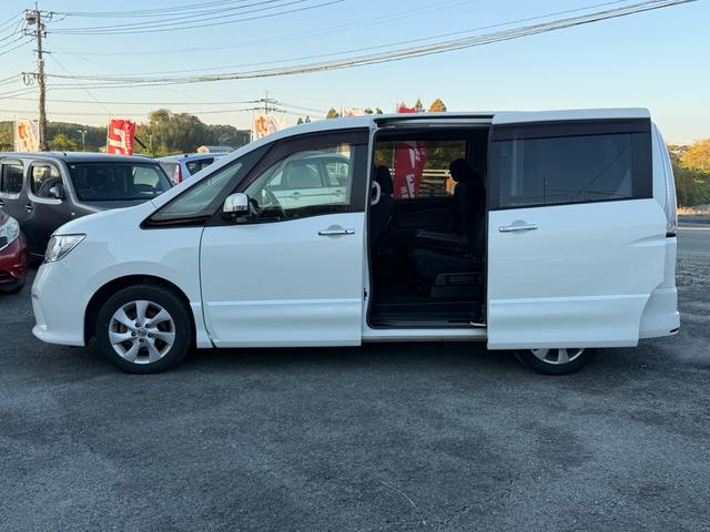 セレナ ハイウェイスター　Ｖセレクション　後席モニター　ナビ　フルセグＴＶ　バックカメラ　Ｂｌｕｅｔｏｏｔｈオーディオ　クルーズコントロール　両側電動スライドドア　ＥＴＣ　オートライト　フォグランプ　ＨＩＤ　アイドリングストップ　スマートキー（35枚目）