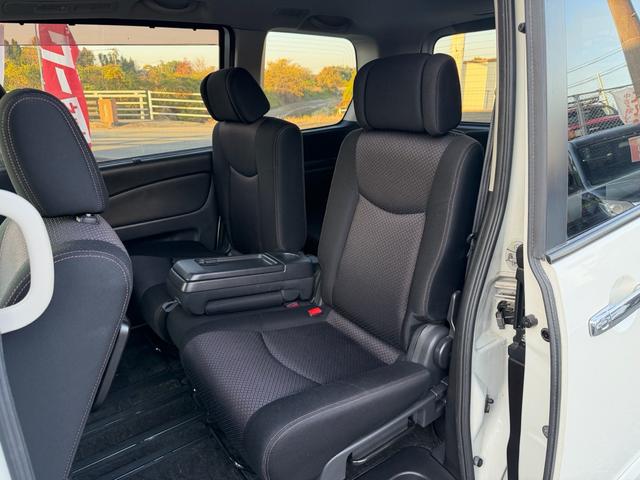 セレナ ハイウェイスター　Ｖセレクション　後席モニター　ナビ　フルセグＴＶ　バックカメラ　Ｂｌｕｅｔｏｏｔｈオーディオ　クルーズコントロール　両側電動スライドドア　ＥＴＣ　オートライト　フォグランプ　ＨＩＤ　アイドリングストップ　スマートキー（39枚目）