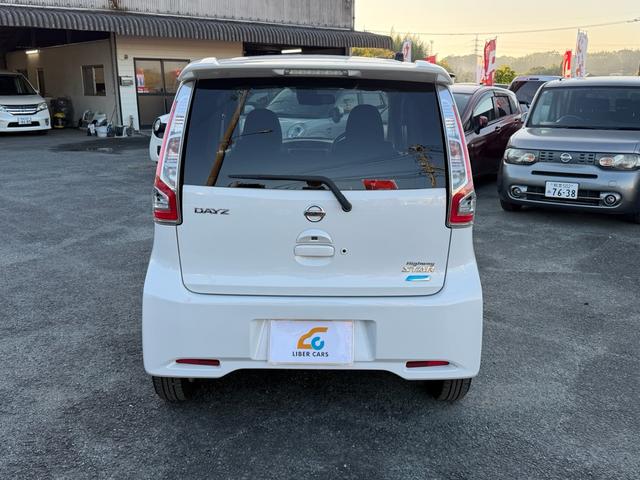 デイズ ハイウェイスター　Ｘ　後期型　オートハイビーム　エマージェンシーブレーキ　アラウンドビューモニター　ボディコーティング施工　バックカメラ　オートライト　アイドリングストップ　スマートキー　純正ＣＤオーディオ　純正アルミ（6枚目）