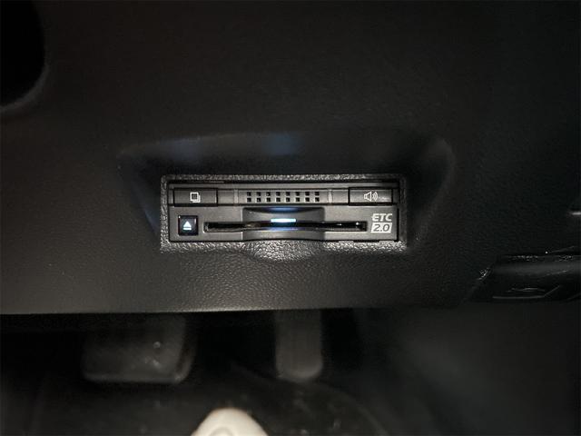 プリウスPHV Sナビパッケージ ドライブレコーダー クリアランスソナー レーンアシスト オートクルーズコントロール 衝突被害軽減システム バックカメラ ナビ TV アルミホイール オートマチックハイビーム オートライト(9枚目)