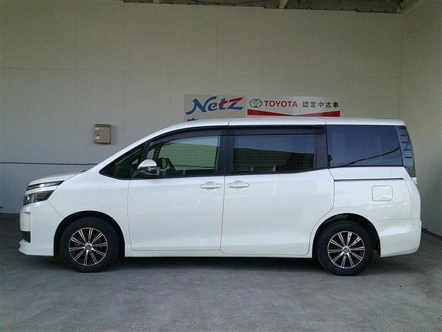 ヴォクシー Ｘ　アイドリングストップ機能　エアバック　ダブルエアコン　盗難防止　Ｒカメラ　フルセグ地デジ　ＤＶＤ再生可　ナビ＆ＴＶ　ＷＳＲＳ　キ－レス　エアコン　パワステ　メモリナビ　フルフラット　横滑防止　ＰＷ（2枚目）