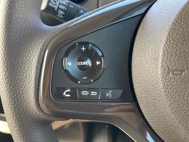 【ハンドルボタン】目線を大きくそらすことなくボタンの操作を行うことができるので、安全にも配慮できますね。