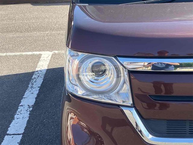 暗闇でも前方をくっきりと照らしてくれるライトです。夜の運転でも安心ですね。