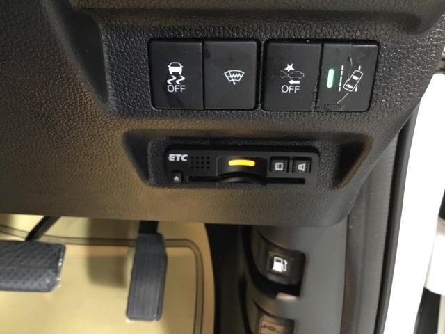 フリード+ハイブリッド ハイブリッドEX メモリーナビ フルセグ リアカメラ ETC 盗難防止システム 衝突軽減システム ウォークスルー オートクルーズコントロール キーレス スマートキ バックカメラ シートH ABS AAC DVD再生(27枚目)