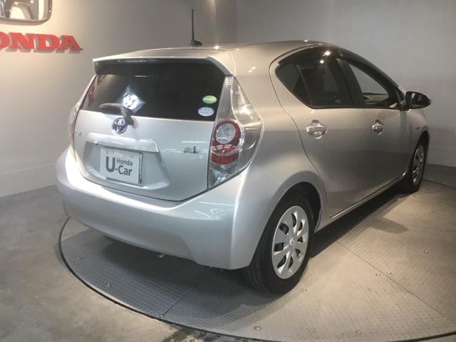 アクア Ｓ　メモリーナビ　ワンセグ　リアカメラ　スマートキープッシュスタート　キーレスエントリ　ナビ＆ＴＶ　オートエアコン　デュアルエアバック　Ｂカメラ　パワーウィンドウ　ＳＲＳ　パワーステアリング　ＡＢＳ（8枚目）