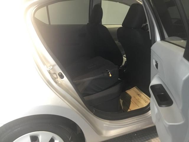 アクア Ｓ　メモリーナビ　ワンセグ　リアカメラ　スマートキープッシュスタート　キーレスエントリ　ナビ＆ＴＶ　オートエアコン　デュアルエアバック　Ｂカメラ　パワーウィンドウ　ＳＲＳ　パワーステアリング　ＡＢＳ（12枚目）