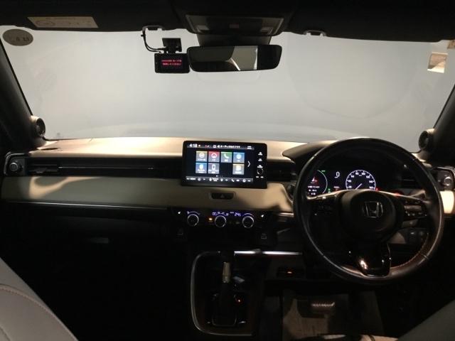 ヴェゼル ｅ：ＨＥＶＰＬａＹ　メモリーナビ　リアカメラ　ＥＴＣ　衝突被害軽減ブレーキ　カーテンエアバッグ　盗難防止装置　アイドルストップ　Ｐセンサー　ＡＢＳ　ＥＳＣ　フルオートエアコン　エアバッグ　ＬＥＤヘッドライト　スマキー（2枚目）