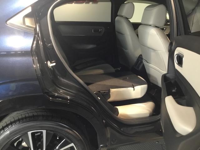 ヴェゼル ｅ：ＨＥＶＰＬａＹ　メモリーナビ　リアカメラ　ＥＴＣ　衝突被害軽減ブレーキ　カーテンエアバッグ　盗難防止装置　アイドルストップ　Ｐセンサー　ＡＢＳ　ＥＳＣ　フルオートエアコン　エアバッグ　ＬＥＤヘッドライト　スマキー（13枚目）