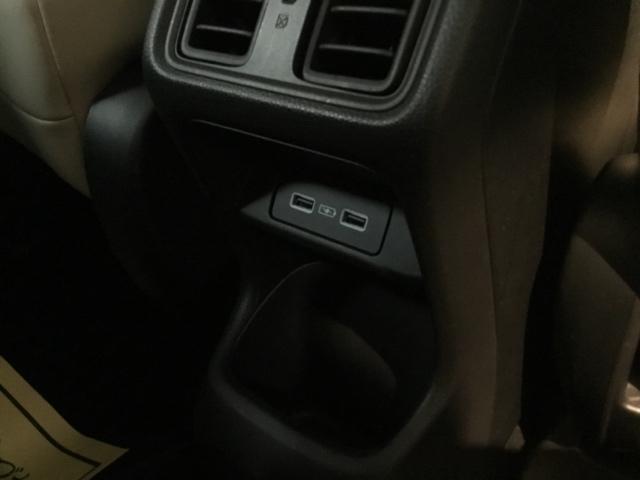 ヴェゼル ｅ：ＨＥＶＰＬａＹ　メモリーナビ　リアカメラ　ＥＴＣ　衝突被害軽減ブレーキ　カーテンエアバッグ　盗難防止装置　アイドルストップ　Ｐセンサー　ＡＢＳ　ＥＳＣ　フルオートエアコン　エアバッグ　ＬＥＤヘッドライト　スマキー（17枚目）