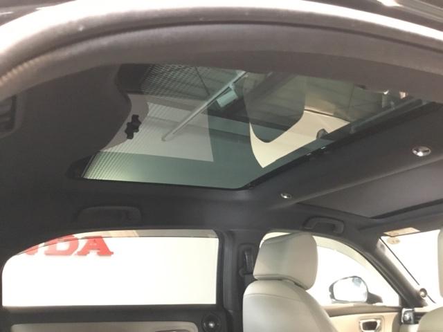 ヴェゼル ｅ：ＨＥＶＰＬａＹ　メモリーナビ　リアカメラ　ＥＴＣ　衝突被害軽減ブレーキ　カーテンエアバッグ　盗難防止装置　アイドルストップ　Ｐセンサー　ＡＢＳ　ＥＳＣ　フルオートエアコン　エアバッグ　ＬＥＤヘッドライト　スマキー（18枚目）