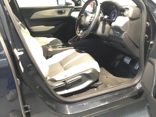 ヴェゼル ｅ：ＨＥＶＰＬａＹ　メモリーナビ　リアカメラ　ＥＴＣ　衝突被害軽減ブレーキ　カーテンエアバッグ　盗難防止装置　アイドルストップ　Ｐセンサー　ＡＢＳ　ＥＳＣ　フルオートエアコン　エアバッグ　ＬＥＤヘッドライト　スマキー（19枚目）