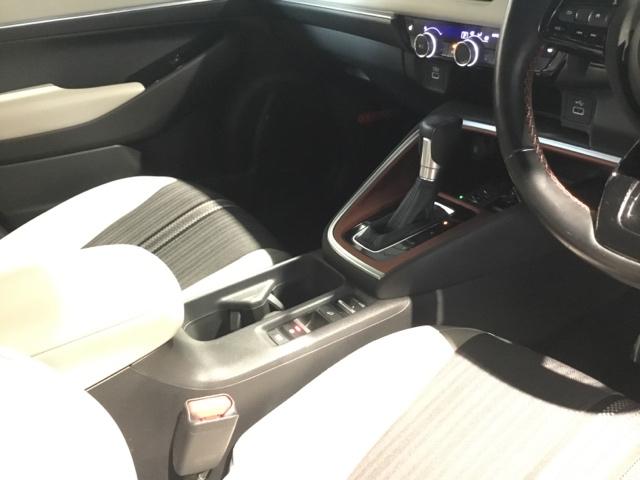 ヴェゼル ｅ：ＨＥＶＰＬａＹ　メモリーナビ　リアカメラ　ＥＴＣ　衝突被害軽減ブレーキ　カーテンエアバッグ　盗難防止装置　アイドルストップ　Ｐセンサー　ＡＢＳ　ＥＳＣ　フルオートエアコン　エアバッグ　ＬＥＤヘッドライト　スマキー（22枚目）