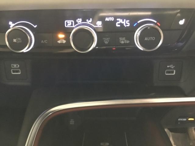 ヴェゼル ｅ：ＨＥＶＰＬａＹ　メモリーナビ　リアカメラ　ＥＴＣ　衝突被害軽減ブレーキ　カーテンエアバッグ　盗難防止装置　アイドルストップ　Ｐセンサー　ＡＢＳ　ＥＳＣ　フルオートエアコン　エアバッグ　ＬＥＤヘッドライト　スマキー（28枚目）