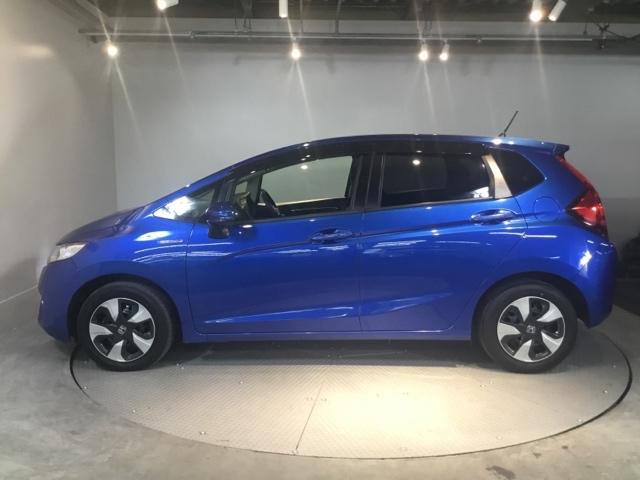 高効率なエンジンをモーターがアシストして走行中の燃費消費を抑えるハイブリッド。停車中もアイドリングストップにより燃費消費と排出ガスをなくします。