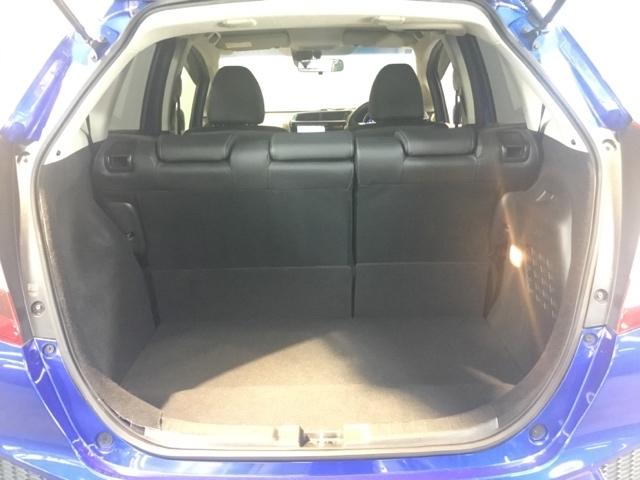 トランクの広さは、どうです、たくさんの荷物が積めますよ。