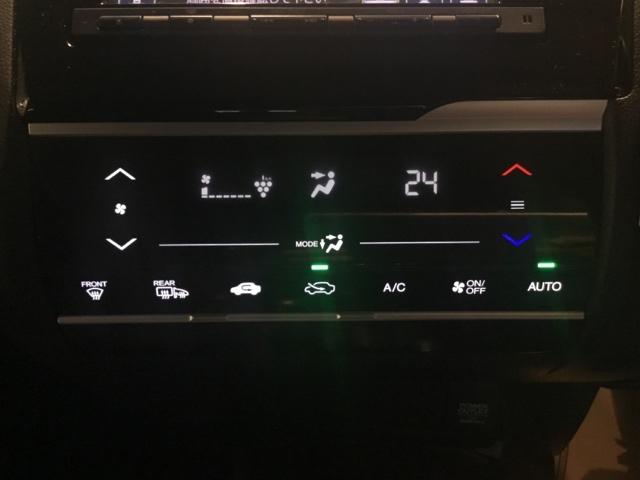 オートエアコンで、毎日のドライブを快適に。温度、風量を自動で調整し、理想的な車内環境を提供します。