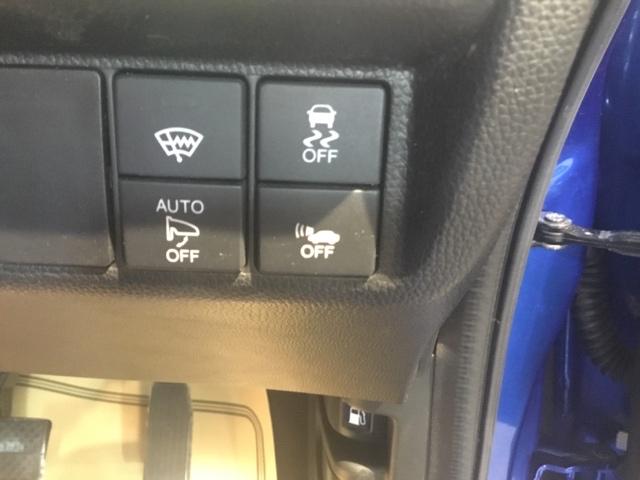 雨や雪で滑りやすい路面などで横滑りが発生した時、ブレーキとエンジン出力を自動的にコントロールし、優れた車両安定性を実現します。