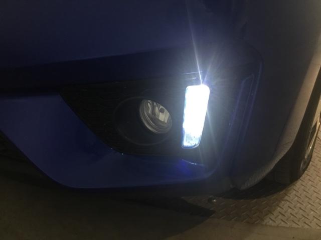 スタイリッシュなデザインのフォグライト